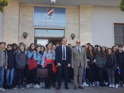 NELL’AMBITO DELLE GIORNATE FORMATIVE DEL PROGETTO “CONSIGLIO A PORTE APERTE” IL PRESIDENTE MICONE HA INCONTRATO LE CLASSI TERZE DELLA SCUOLA SECONDARIA “SAN GIOVANNI BOSCO” DI ISERNIA