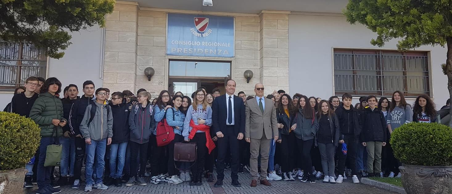 NELL’AMBITO DELLE GIORNATE FORMATIVE DEL PROGETTO “CONSIGLIO A PORTE APERTE” IL PRESIDENTE MICONE HA INCONTRATO LE CLASSI TERZE DELLA SCUOLA SECONDARIA “SAN GIOVANNI BOSCO” DI ISERNIA