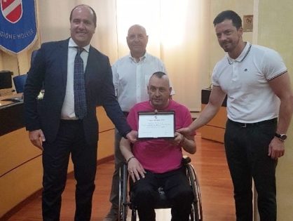 MICONE RICEVE, NELL'AMBITO DELLE GIORNATE DEDICATE ALLE ECCELLENZE DELLA REGIONE, MAURO PIACENTE, ATLETA MOLISANO CHE DA OLTRE VENT’ANNI A GIOCA A BOCCE