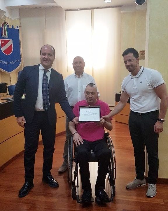 MICONE RICEVE, NELL'AMBITO DELLE GIORNATE DEDICATE ALLE ECCELLENZE DELLA REGIONE, MAURO PIACENTE, ATLETA MOLISANO CHE DA OLTRE VENT’ANNI A GIOCA A BOCCE